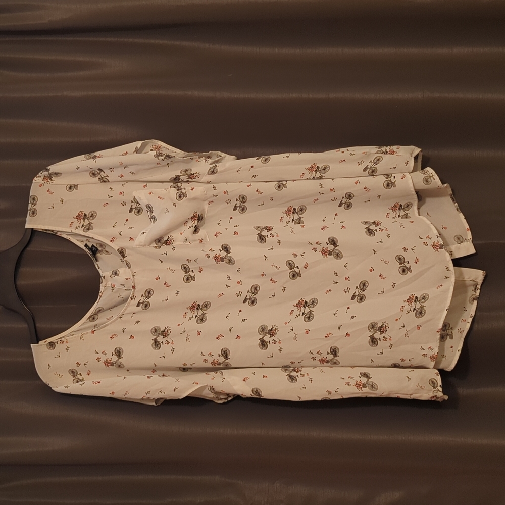 Torrid bicycle blouse, Size 5
